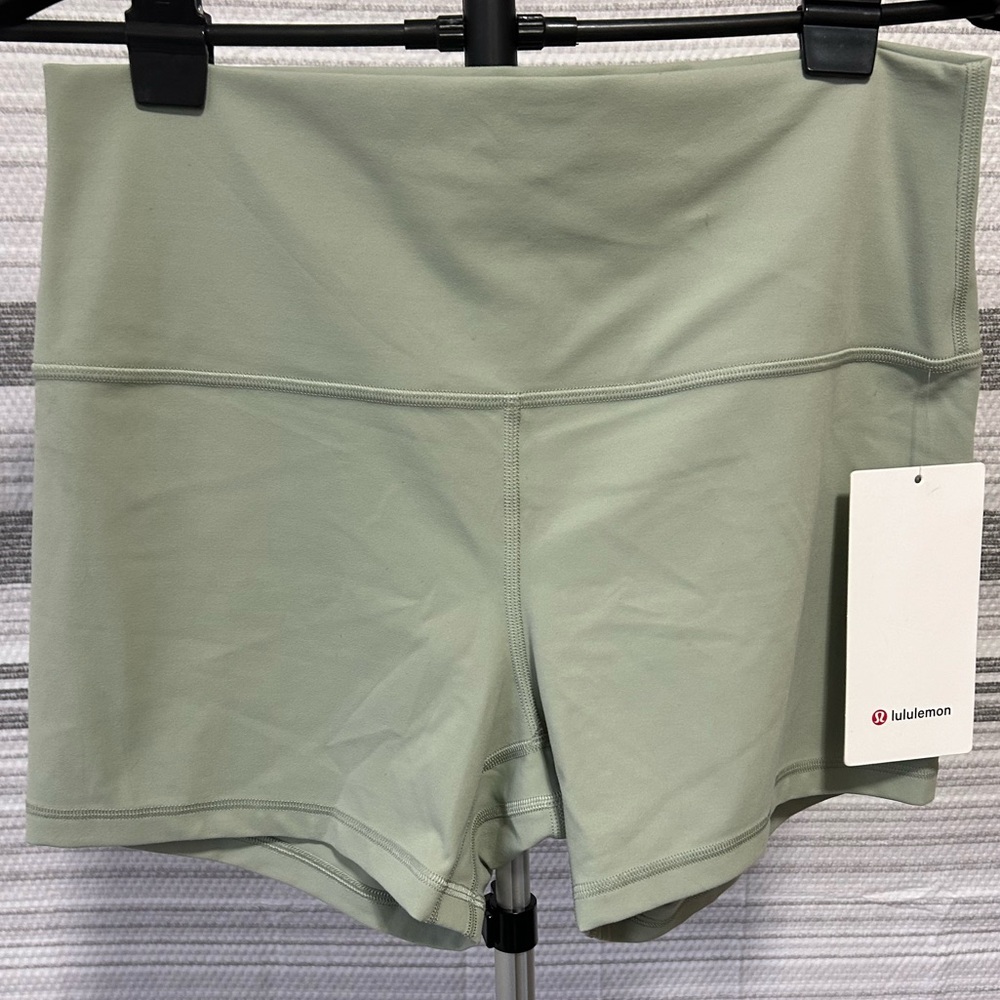 Women’s 12 ( XL ) Lululemon Align High Rise 4” Shorts